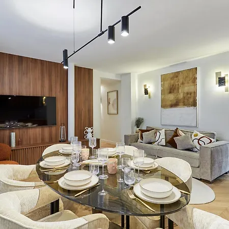 2 Center Of By Prestige * Paris